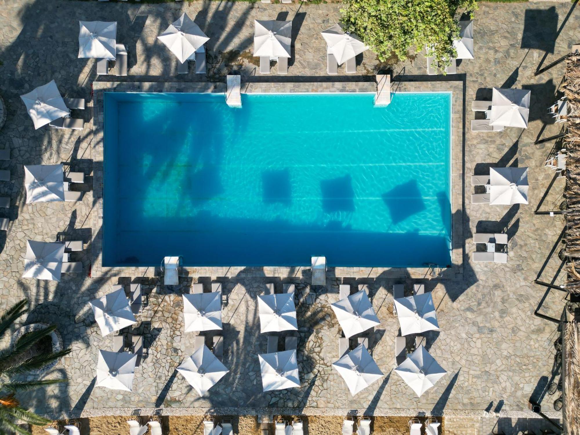 Hotel Long & Longos (Achaea)