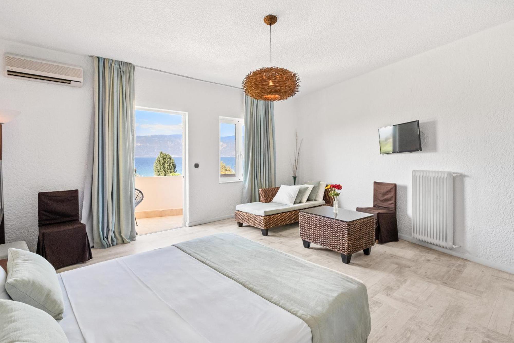 Hotel Long & Longos (Achaea)