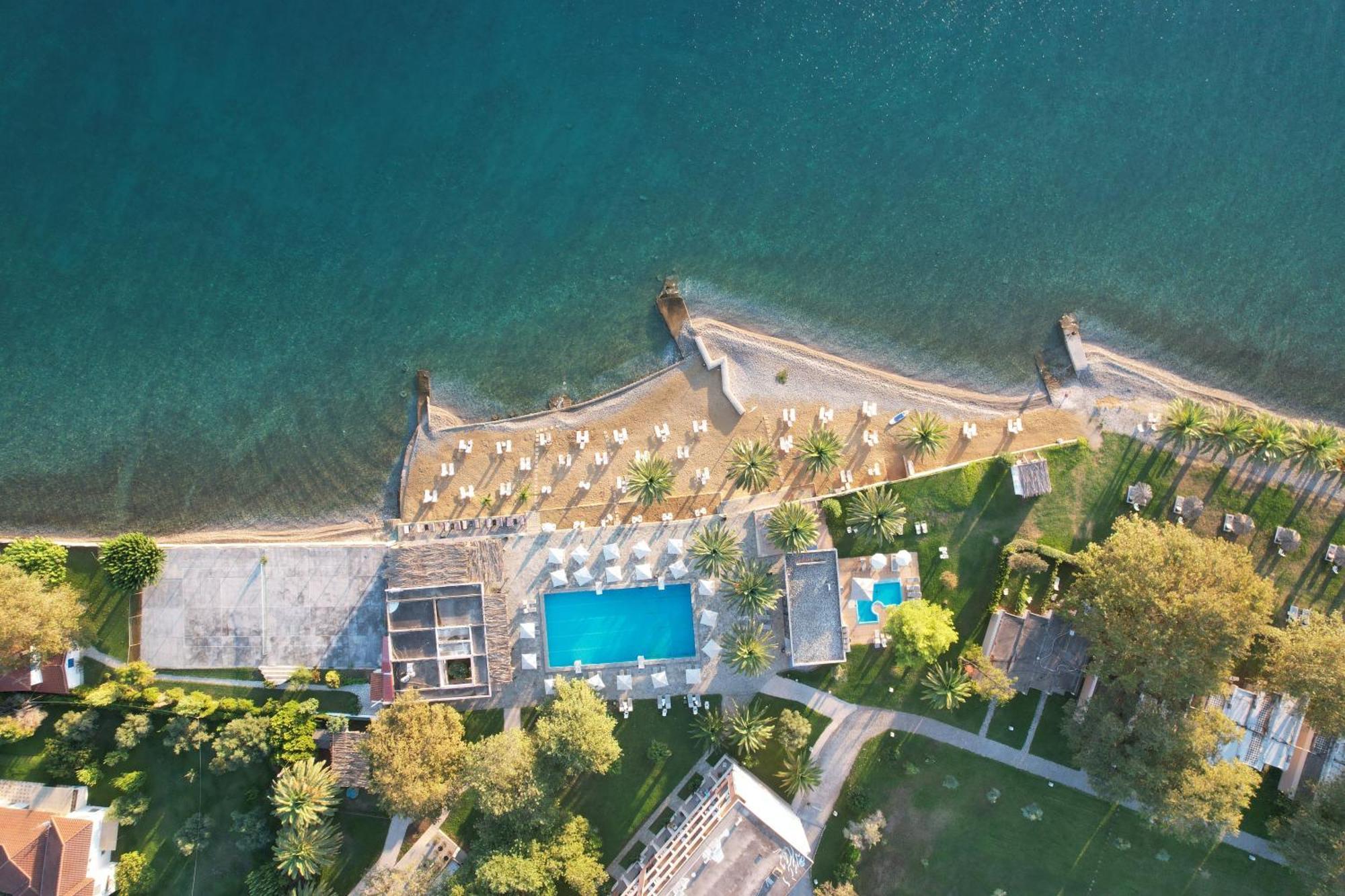 Hotel Long & Longos (Achaea)
