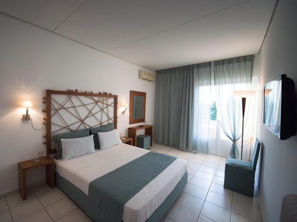 Long & Hotel Longos (Achaea)